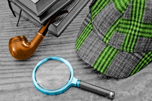 Deerstalker cap, wooden pipe, and magnifying glass